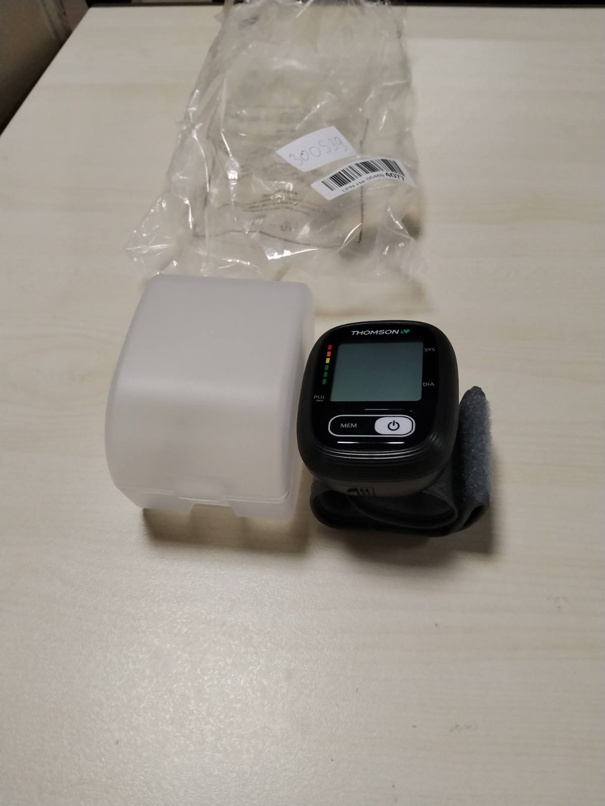300539 - THOMSON Monitor tensioni i gjakut Cardio W10, Funksion zëri frëngjisht/spanjisht, Matje automatike, 2 përdorues, 300 matje, Kompakt me çantë mbajtëse