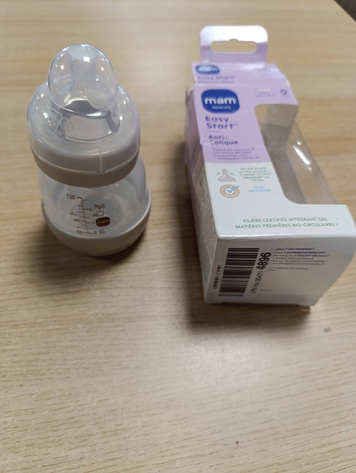 318641 - MAM - Shishe Easy Start Anti-Kolik 0 Muaj me Rrjedhje Ekstra të Ngadaltë (130 ml) me Rërë, Shishe për të Reduktuar Kolikat dhe Shqetësimet tek Foshnjat, Shishe për Fëmijë e Përshtatshme për Ushqyerjen me Gji