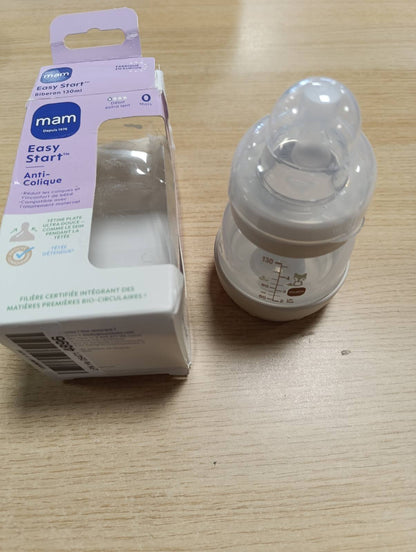 318641 - MAM - Shishe Easy Start Anti-Kolik 0 Muaj me Rrjedhje Ekstra të Ngadaltë (130 ml) me Rërë, Shishe për të Reduktuar Kolikat dhe Shqetësimet tek Foshnjat, Shishe për Fëmijë e Përshtatshme për Ushqyerjen me Gji