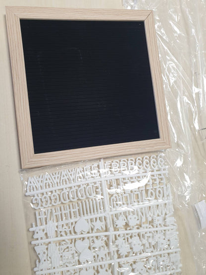 277118 - CRYSTAL Tabela me shkronja 25 x 25 cm, shajak i zi, kornizë druri, 336 karaktere për menu, çmime dhe njoftime