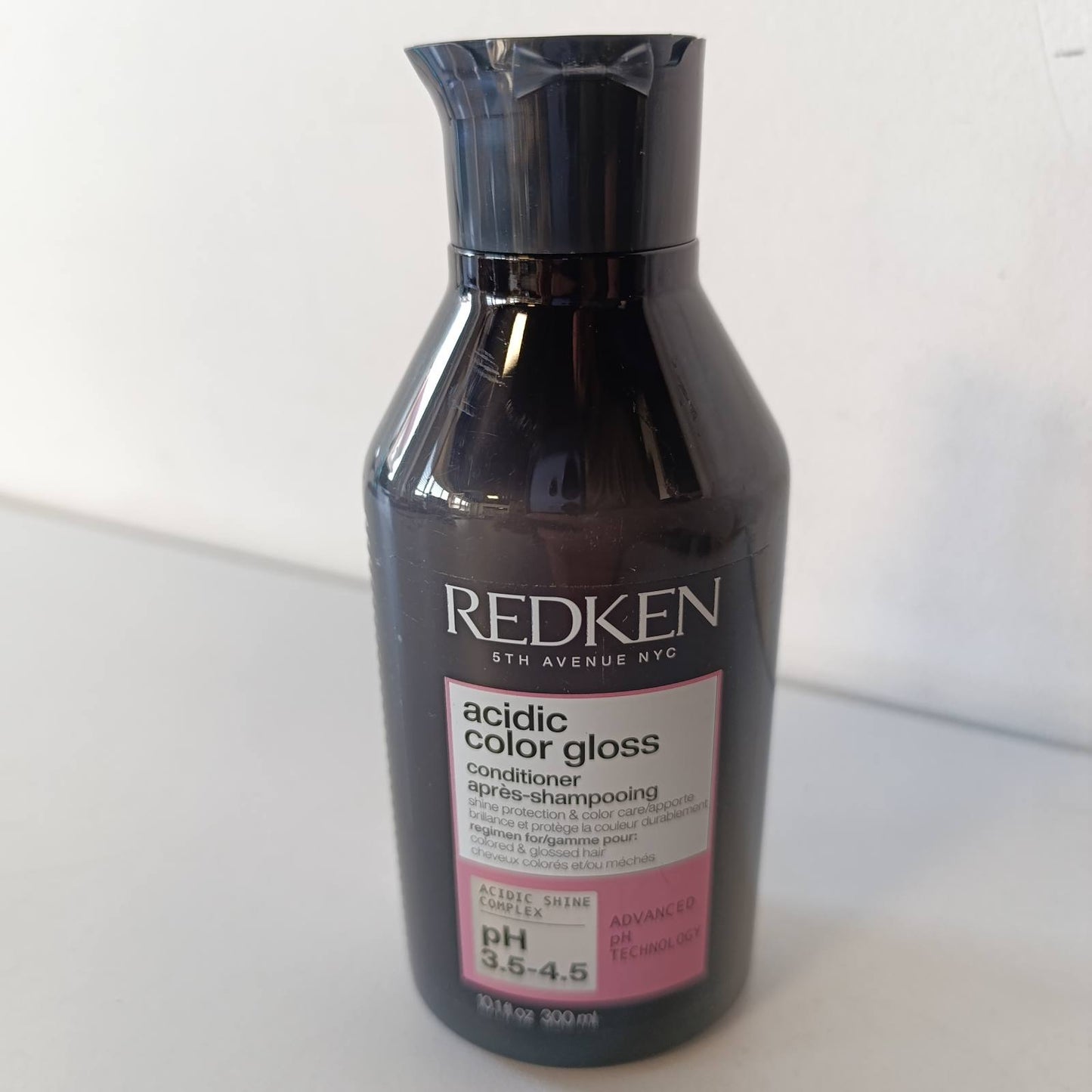 316787 - REDKEN Balsam Shkëlqyes për Ngjyra Acidike, 300 ml, Kujdes për Flokët që Mbron Ngjyrën, Ushqen dhe Shton Shkëlqim, Formulë me pH acid, Të gjitha Llojet e Flokëve të Ngjyrosur