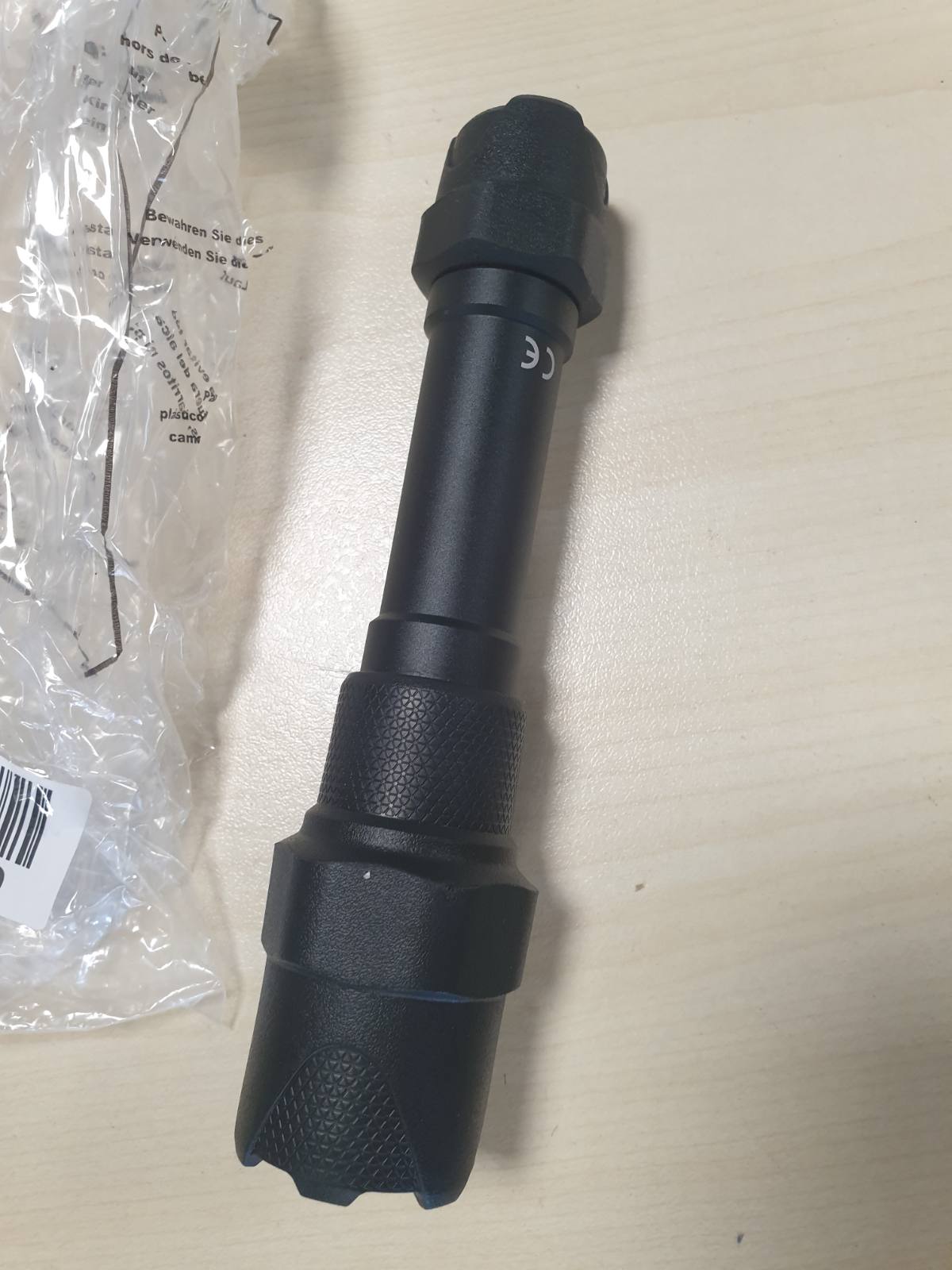 223632 - VARTA Dritë pune/elektrike LED Indestructible F20 Pro 6 vat, përfshirë 2x AA Longlife Power, rezistente ndaj ujit dhe pluhurit, thithëse goditjesh, strehim alumini i anodizuar
