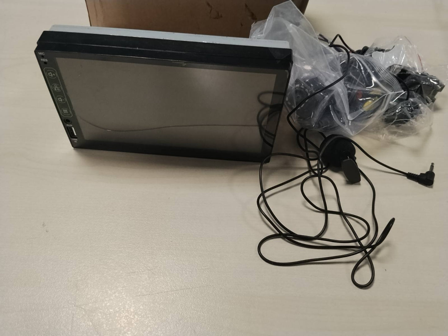 319795 - Radio makine Bluetooth 1 DIN me CarPlay dhe Android Auto, Ekran me prekje HD 7 inç, Mbështetje iOS/Android Mirror Link/Radio FM/USB/EQ, Kamera prapa