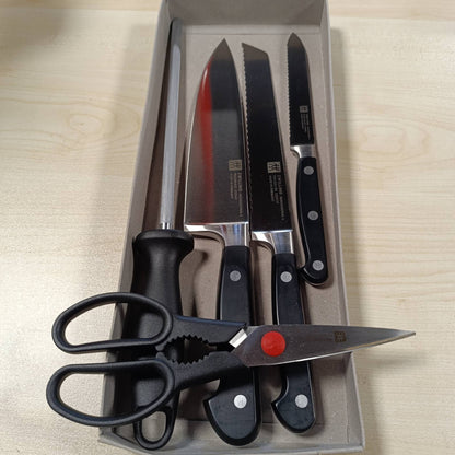 208029 - ZWILLING PROFESSIONAL S, Seti i Bllokut të Thikave dhe Gërshërave, Materiali Çelik Inoks, Dorezët Prej Plastike, Ngjyra e Zezë/Argjendtë, 7 Copë.