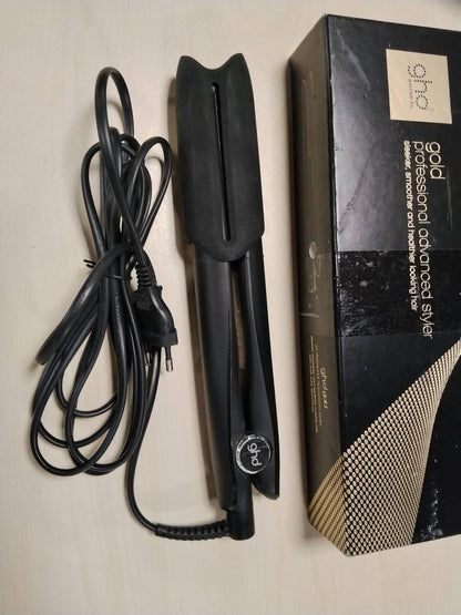 301555 - GHD Pjastër flokësh ghd gold, profesionale, e zezë, dizajn i rrumbullakosur, 65% më të shndritshëm, pa nxehtësi ekstreme, ideale për të gjitha llojet e flokëve