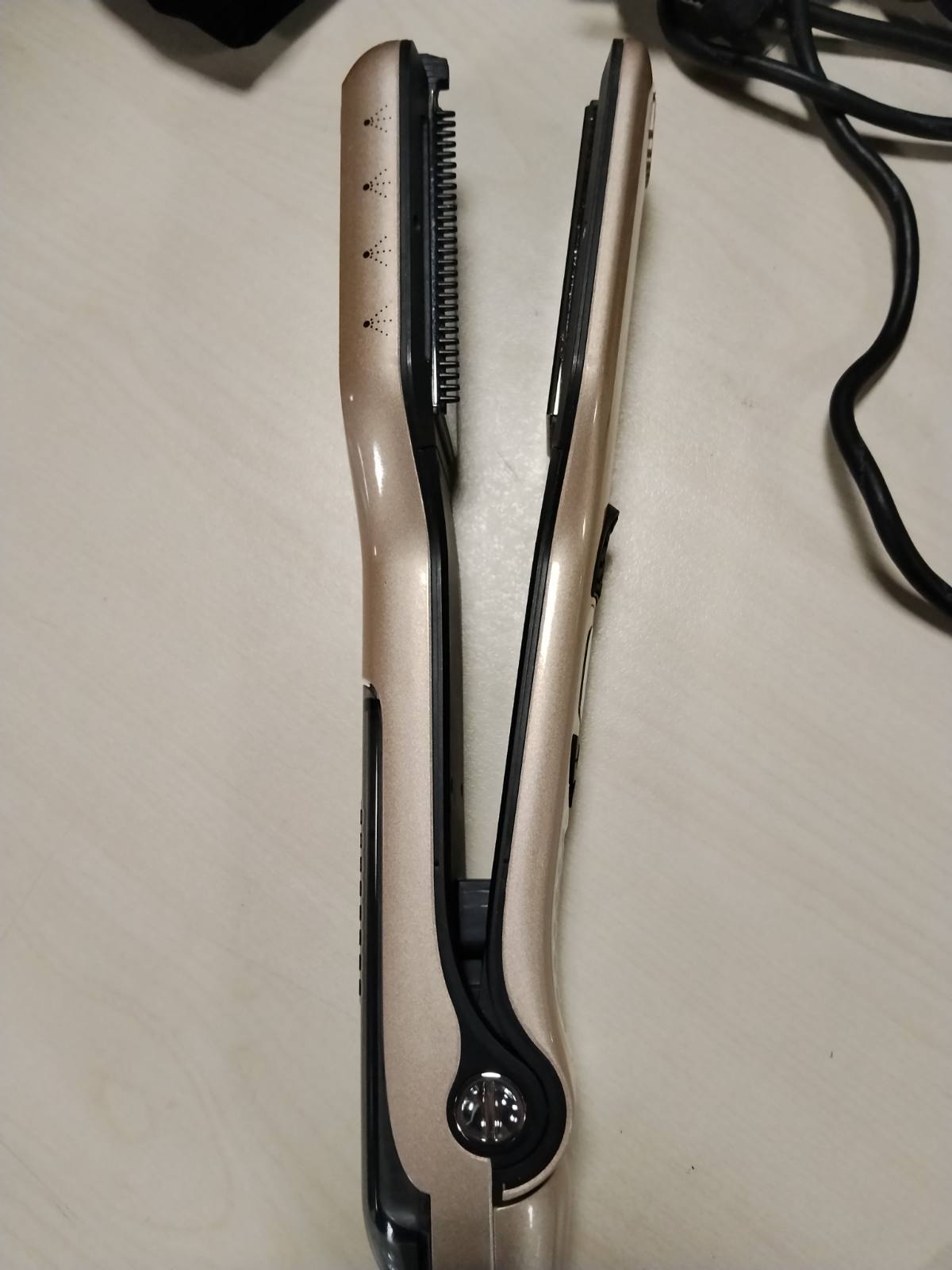 301714 - Demeliss Pjatë për flokë me avull Titanium V2.0, Pllaka lundruese të holla, të lehta dhe ergonomike, Avull ultra i fuqishëm, Hekur/Pjatë për flokë/Kaçurrela me avull 2-në-1
