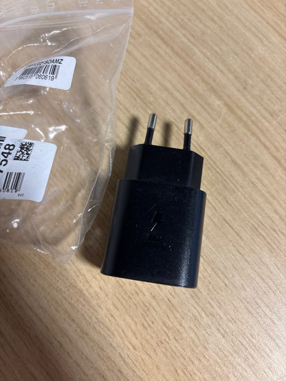294344 - SAMSUNG KARIKUES USB-C, 25W, ultra i shpejtë, adaptor USB-C në USB, karikues i shpejtë, karikues origjinal, kabllo nuk përfshihet, i zi