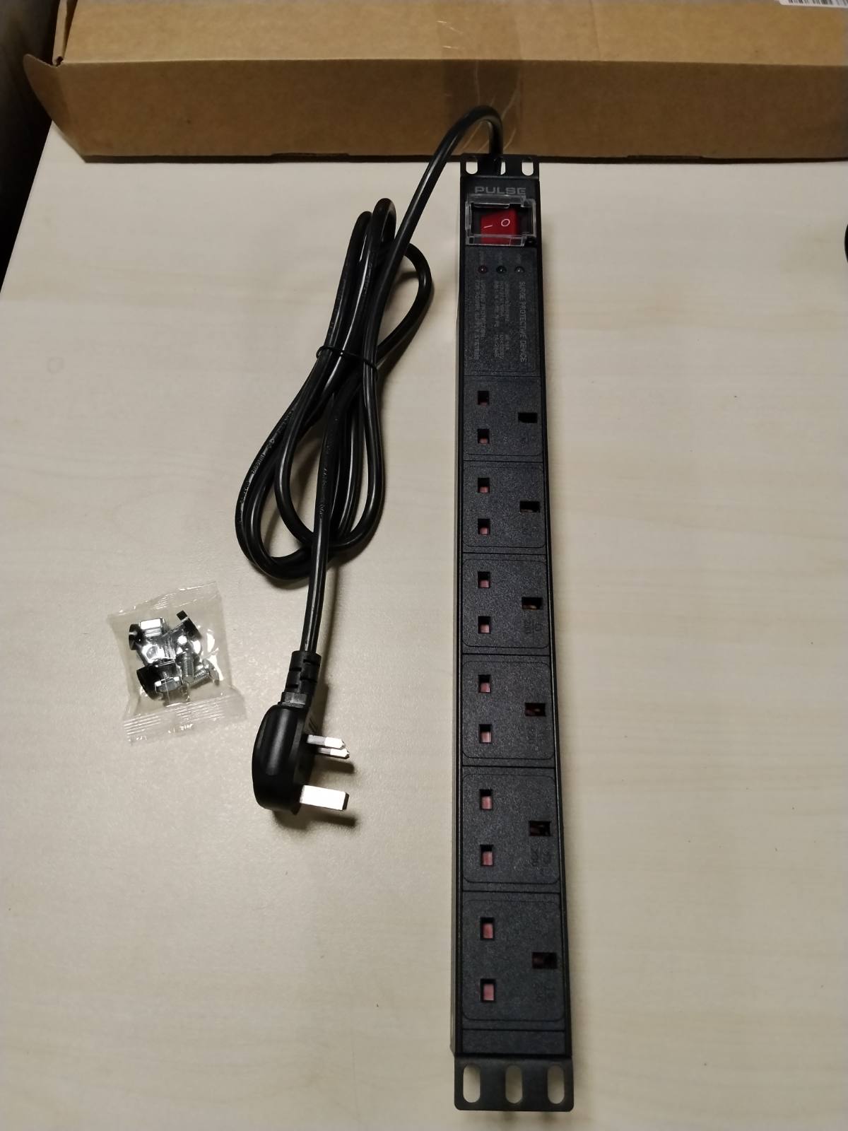 295226 - PULSE PDS6-SRG PDU 6-kahëshe për Mbretërinë e Bashkuar me spinë dhe mbrojtje nga mbitensionet në Mbretërinë e Bashkuar, 19" 1U