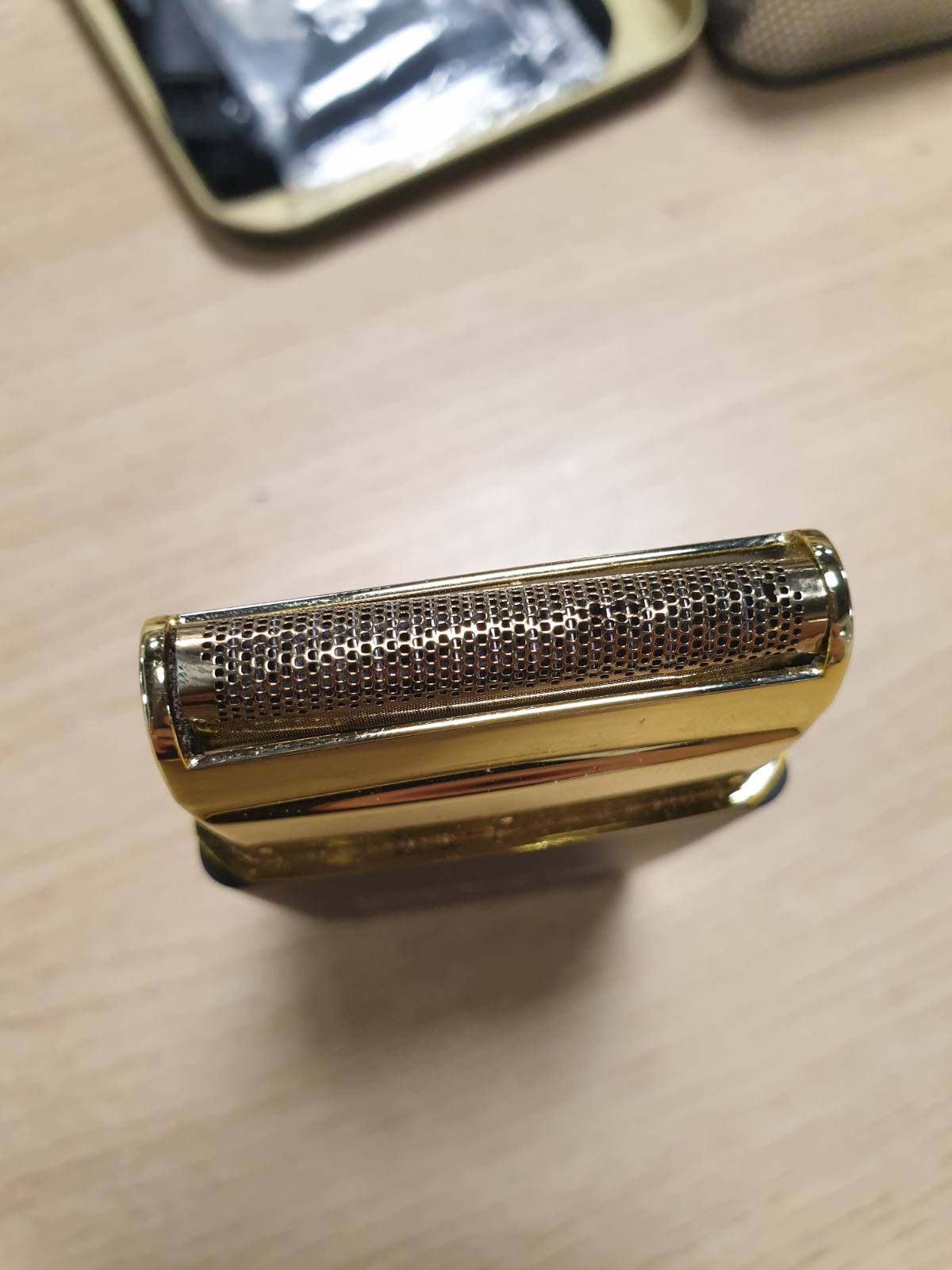 298343 - WAHL Rrojtore Travel Edition Gold - Rrojtore elektrike pa tel dhe e rikarikueshme për burra, ideale për udhëtime, për prerjen e flokëve dhe mjekrës, kompakte dhe e lëvizshme