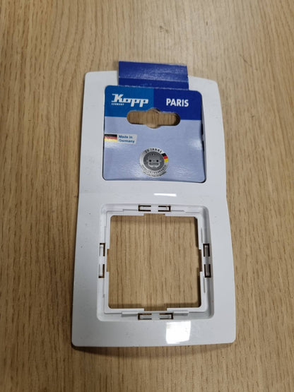 294648 - KOPP Kornizë mbuluese PARIS me 2 grupe në të bardhë arktike - 8.3 x 15.4 cm - Kornizë për priza dhe çelësa - Kornizë plastike elegante