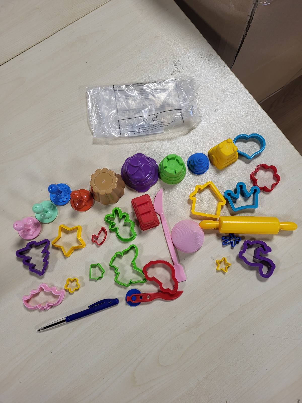 294439 - Set kallëpesh për brumë loje Genio Kids me 32 pjesë, për fëmijë 3-9 vjeç