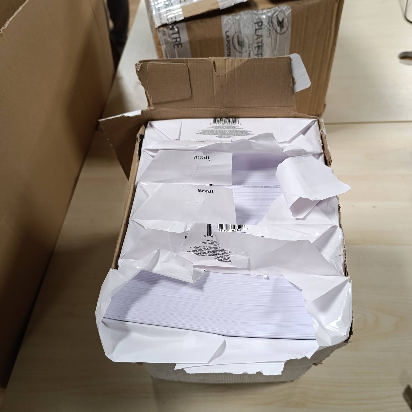 293300 - AMAZON BASICS - Letër printeri, DIN A4, 80 g/m², 2500 fletë, 5 pako me 500, ngjyra e bardhë