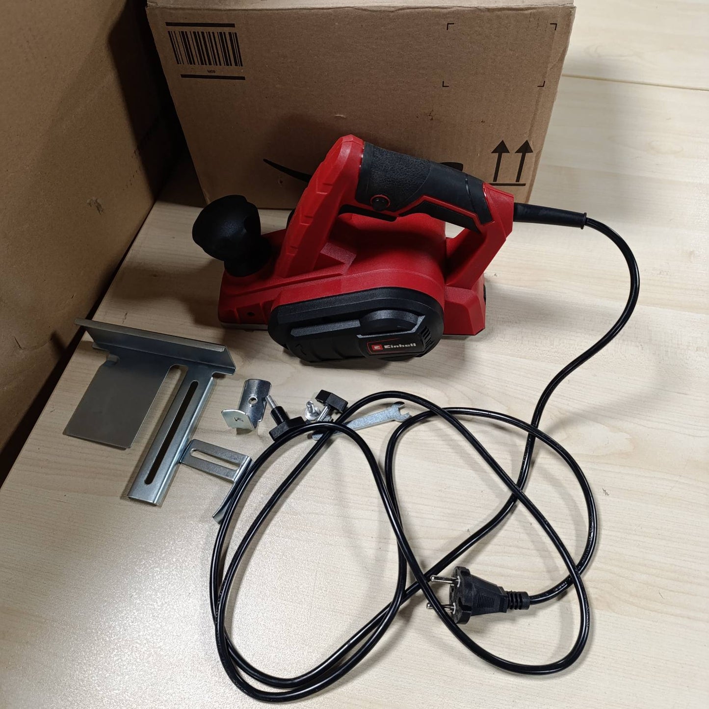 292844 - RRESHTUES ELEKTRIK EINHELL TC-PL 750, 750 W, thellësi prerjeje deri në 2 mm, kokë prerëse e madhe, këpucë parkimi automatike, përfshirë ndalues thellësie paralel/me fund, tehe të kthyeshme