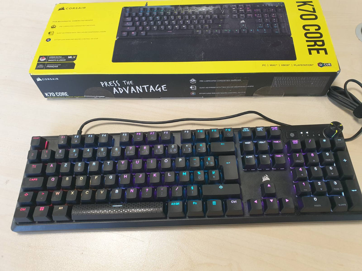 295083 - CORSAIR Tastierë mekanike për lojëra me tela K70 CORE RGB – Çelësa linearë të lubrifikuar MLX të kuq, SOCD, amortizim zhurme, rrotë kontrolli mediash, AZERTY FR – e zezë