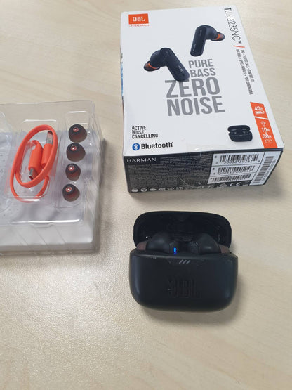 276133 - JBL Tune 235 NC, Kufje Bluetooth True Wireless, Anulim Zhurmesh, jetëgjatësi baterie 48 orë, IP54, dizajn i rehatshëm, të zeza