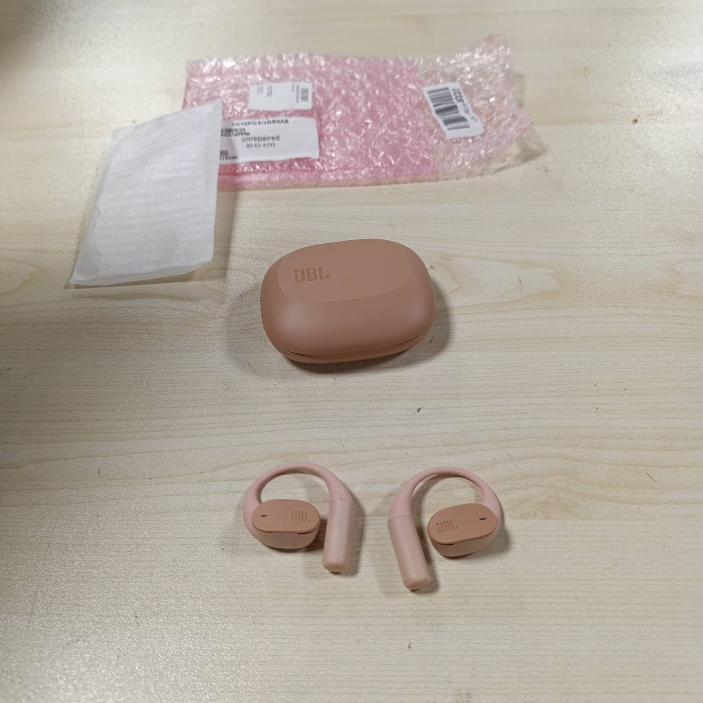 276259 - JBL Kufje pa tel Sense Lite me vesh të hapur, dizajn të varur, përçueshmëri ajri, teknologji JBL OpenSound, 32 orë kohë loje, rezistencë ndaj ujit/pluhurit IP54, të pajtueshme me aplikacionin JBL Headphones, ngjyrë bezhë
