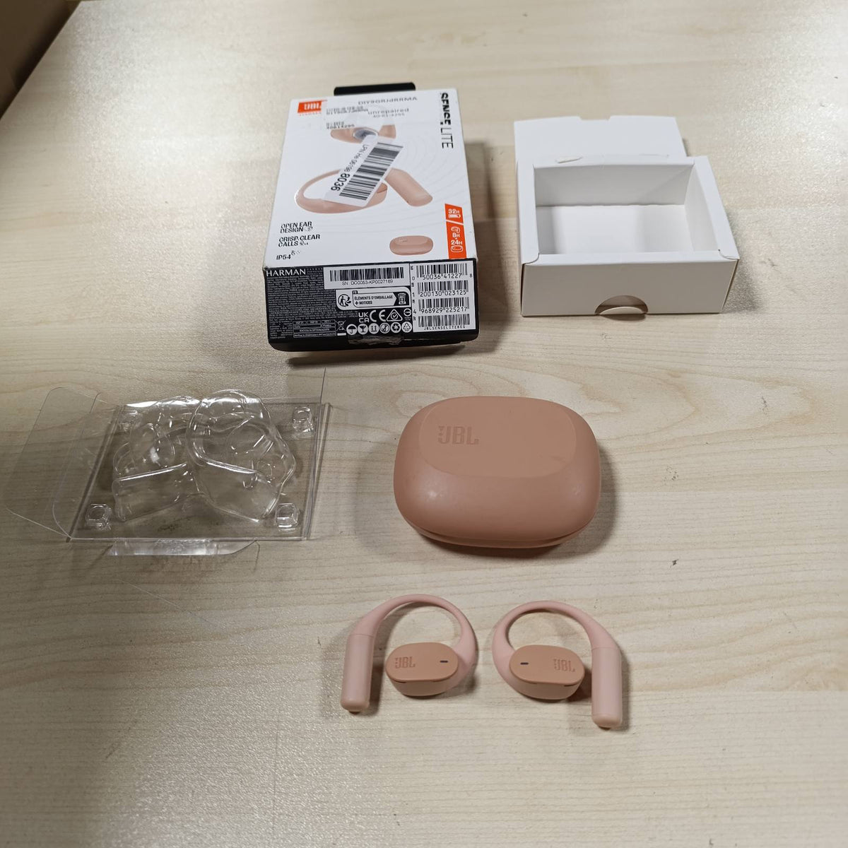 276260 - JBL Kufje pa tel Sense Lite me vesh të hapur, dizajn të varur, përçueshmëri ajri, teknologji JBL OpenSound, 32 orë kohë loje, rezistencë ndaj ujit/pluhurit IP54, të pajtueshme me aplikacionin JBL Headphones, ngjyrë bezhë
