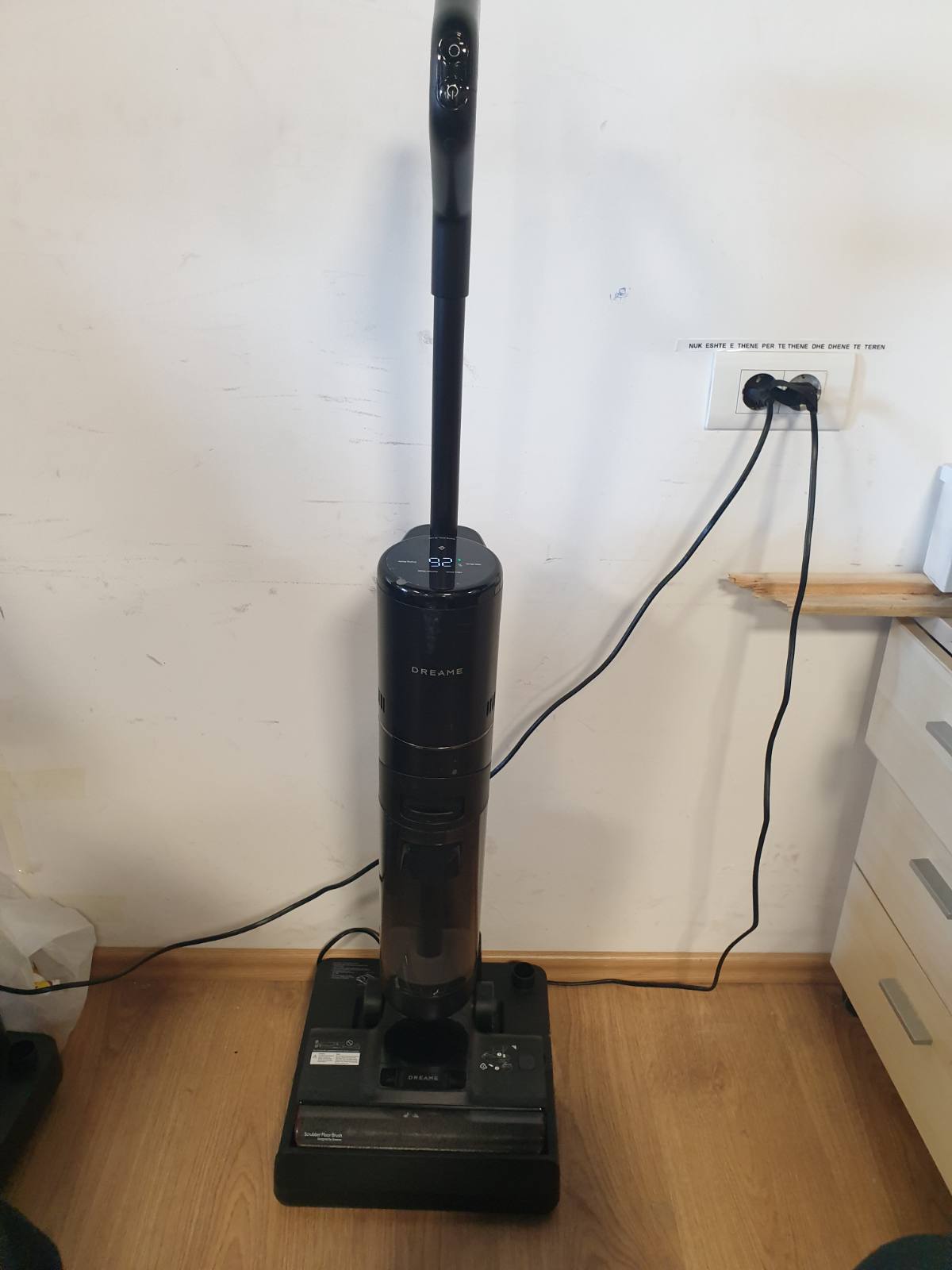 277329 - DREAME Fshesë me korrent dhe mop pa tel H12 Pro Ultra, Larje me furçë 60°C, Tharje 30-minutëshe, Pastrim automatik me rrotullim të dyfishtë me shpatull të qëndrueshëm, Thithje 16,000 Pa, Furçë me 2 skaje