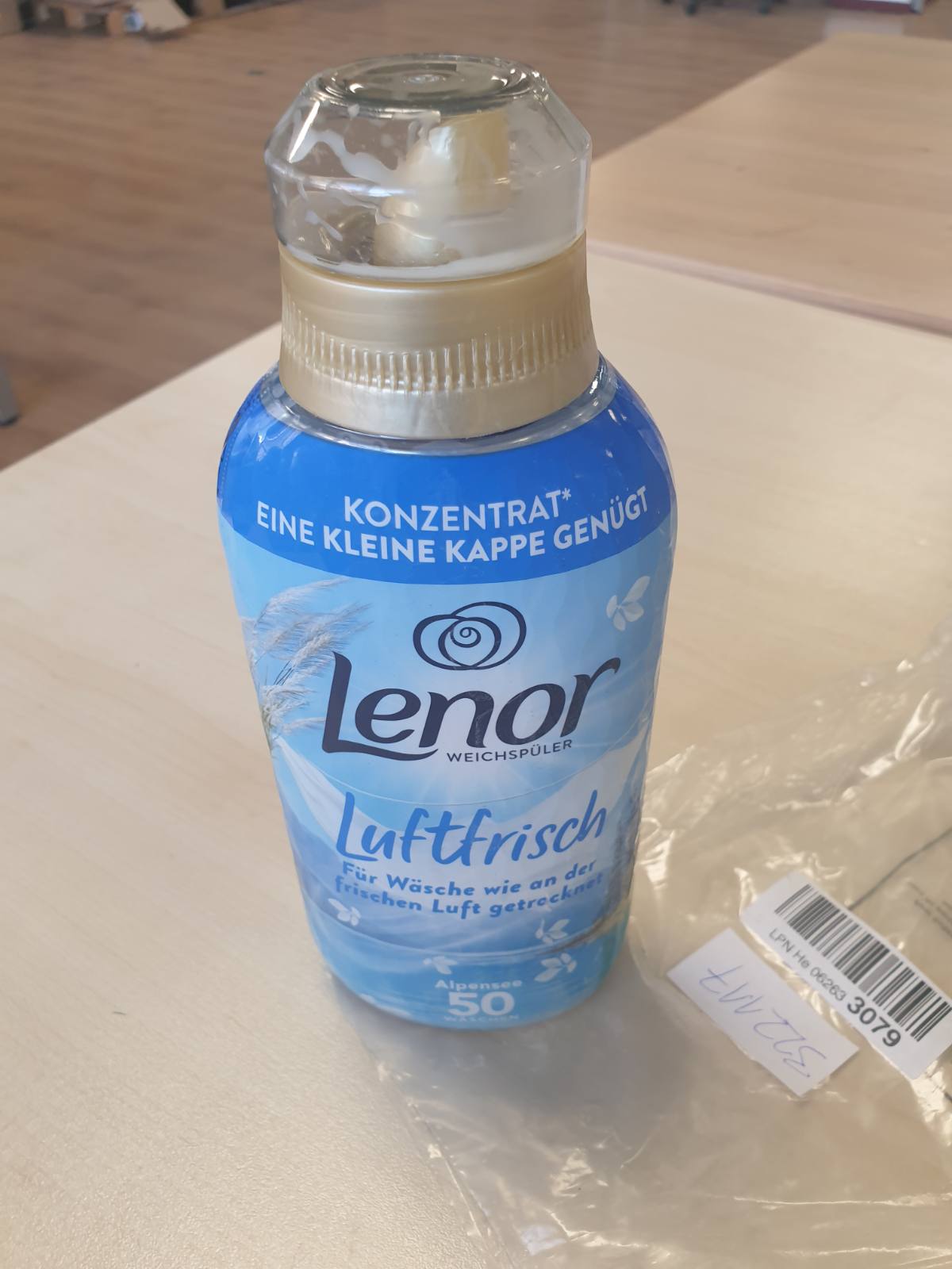 322117 - LENOR Zbutës rrobash Air Fresh Alpensee 50 ngarkesa larëse 700ml