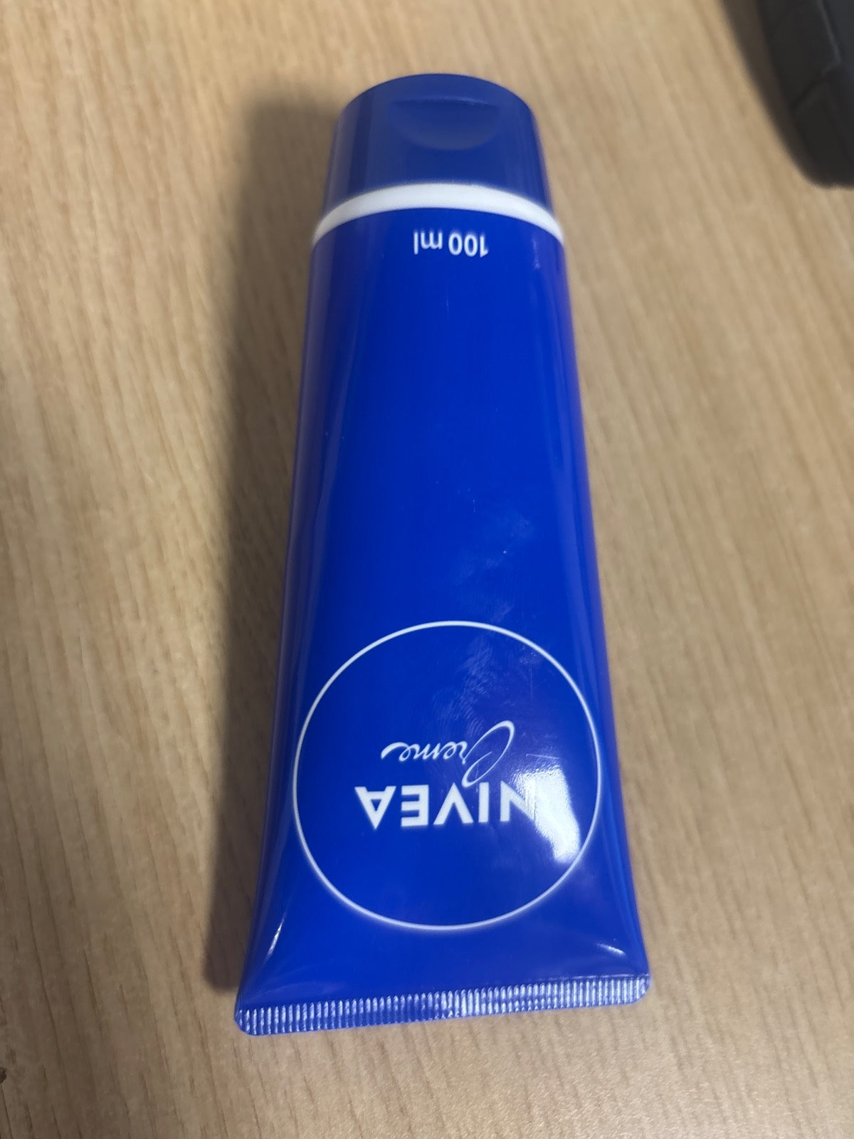 298919 - NIVEA – Krem për Fytyrën, Trupin dhe Duar (100 ml), krem hidratues i pasuruar me Eucerit, shumëfunksional për të gjithë familjen