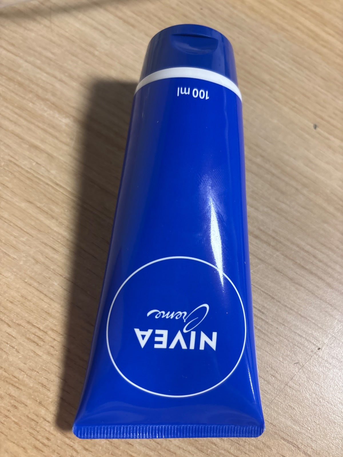 298920 - NIVEA – Krem për Fytyrën, Trupin dhe Duar (100 ml), krem hidratues i pasuruar me Eucerit, shumëfunksional për të gjithë familjen