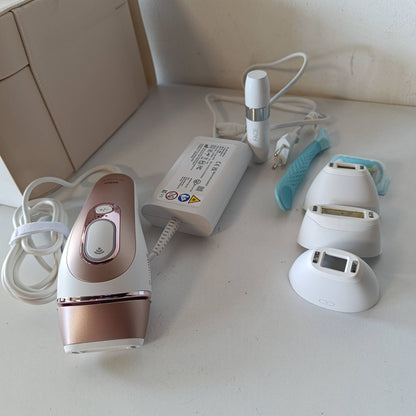 300205 - BRAUN Pajisje Smart IPL për Heqjen e Qimeve Skin i·expert 7 — Heqje e përhershme e qimeve me lazer për përdorim në shtëpi, e projektuar në Gjermani, përfshin kuti, mini brisk, brisk Venus, 4 aksesorë — PL7442, e bardhë/e artë rozë