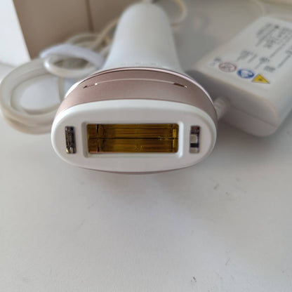 300205 - BRAUN Pajisje Smart IPL për Heqjen e Qimeve Skin i·expert 7 — Heqje e përhershme e qimeve me lazer për përdorim në shtëpi, e projektuar në Gjermani, përfshin kuti, mini brisk, brisk Venus, 4 aksesorë — PL7442, e bardhë/e artë rozë