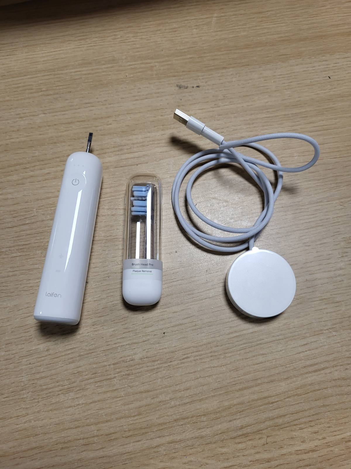 315211 - Wave Pro, furçë dhëmbësh elektrike, 60° WaveMotion, 66,000 Vpm, jetëgjatësi baterie 70 ditë, sensor presioni, 2 koka furçe Pro, ABS e bardhë