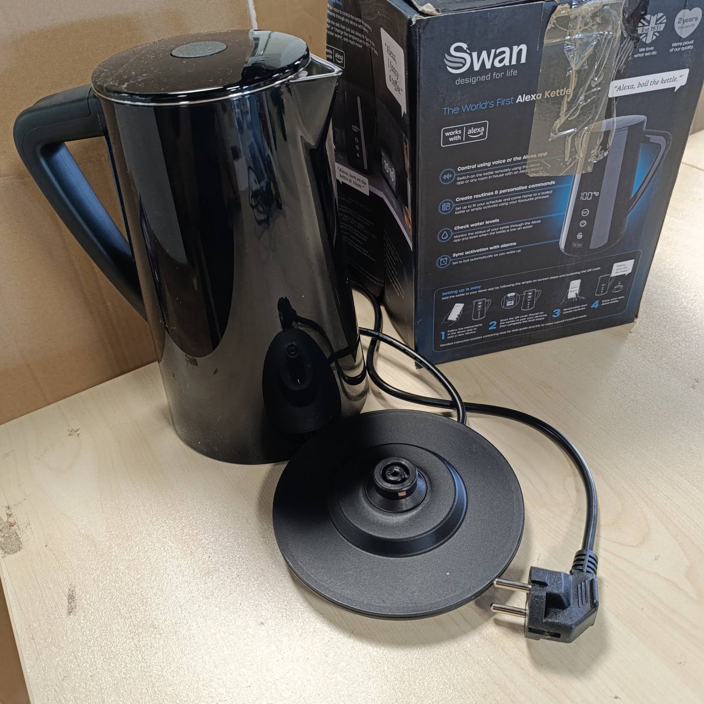 277373 - SWAN Çajnik inteligjent 1.5L, 1800W, me kontroll temperature, i zi, pa tel, ekran me prekje LED, funksion mbajtjeje ngrohtësie, prekje e ftohtë, mur çeliku inox i izoluar, SK14650BLKNEU