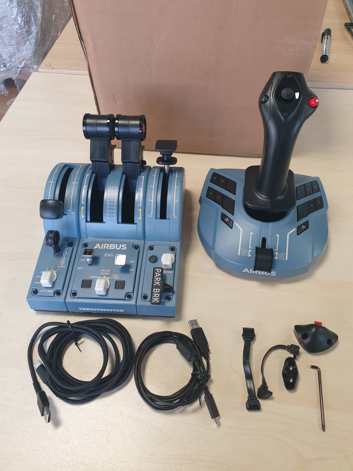 298957 - THRUSTMASTER TCA Captain Pack X Airbus Edition, Kontrollues fluturimi dhe gaz me precizion të lartë për Xbox Series X|S, Xbox One dhe PC