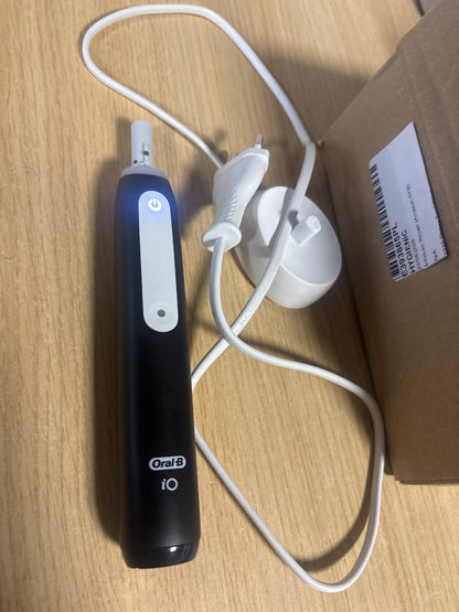 301659 - BRAUN Set Dhuratë për Furça Dhëmbësh Elektrike Oral-B iO Seria 3, e zezë, përfshin 3 koka furçe, 3 mënyra pastrimi
