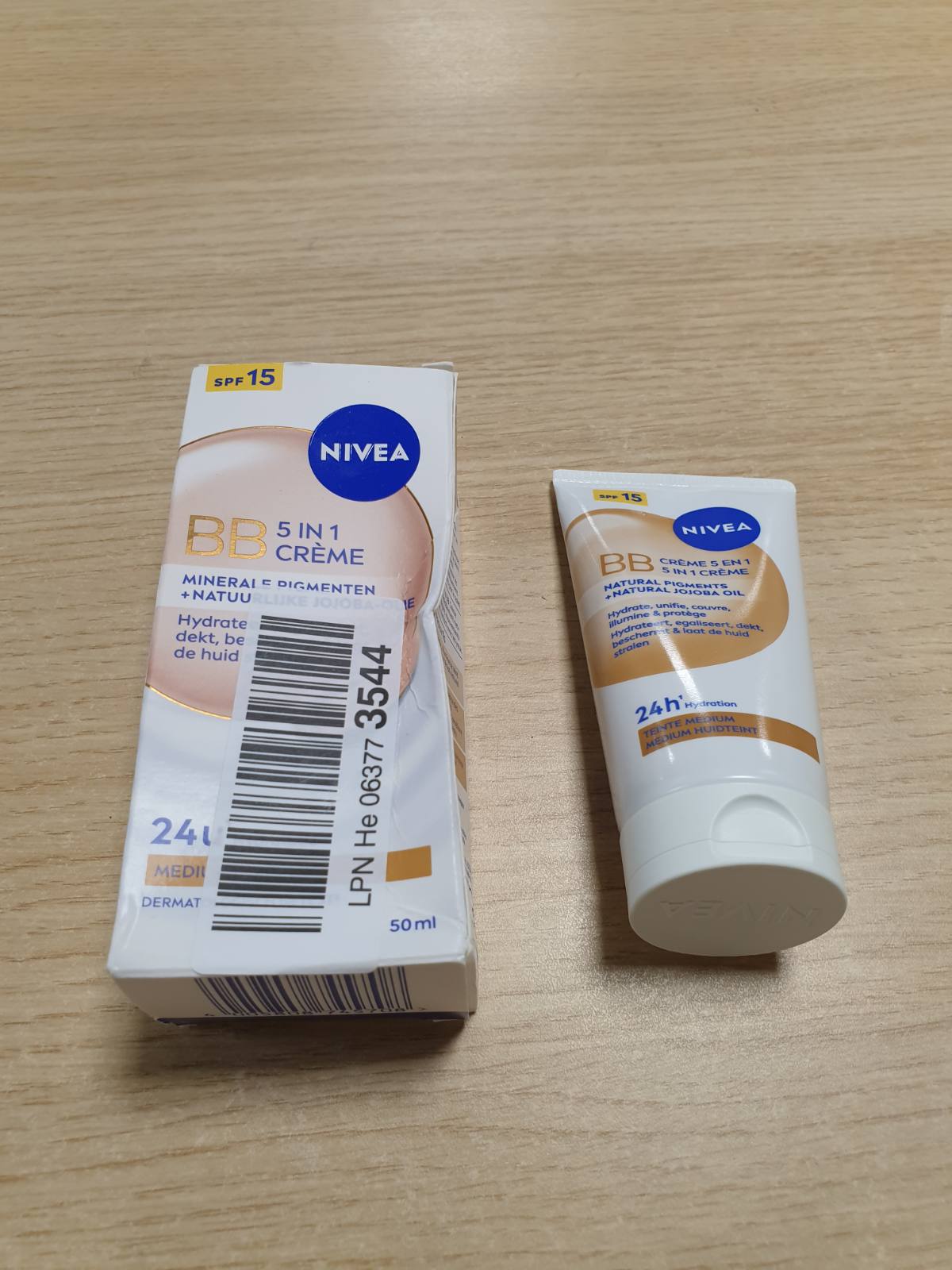 298785 - NIVEA Krem BB 5-në-1 - Hije të Mesme - SPF 15 - 50 ml - Hidratim 24H - Vaj Organik Jojoba dhe Pigmente Minerale - Vegan - Të Gjitha Llojet e Lëkurës