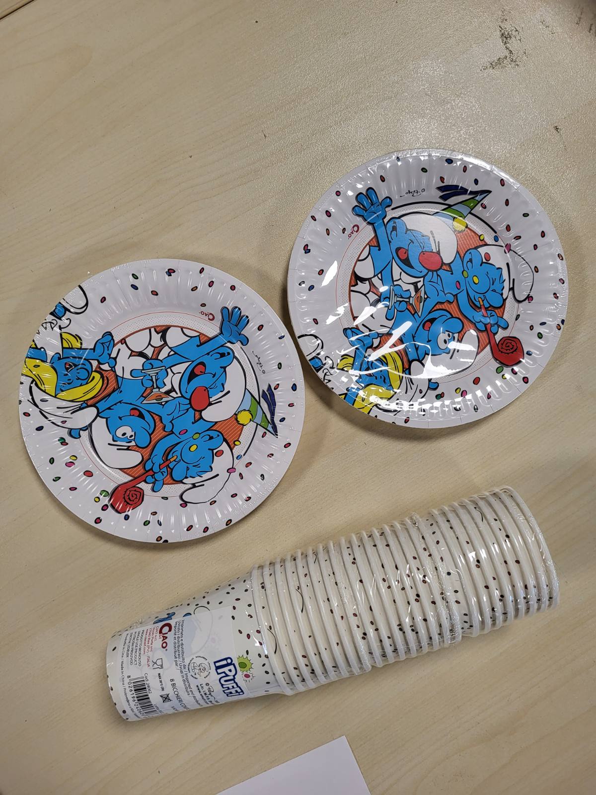 293727 - CIAO Set Tavoline për Festa Smurfë për 24 Persona (88 copë: 24 Pjata Ø18cm, 24 Gota 200ml, 40 Peceta 33x33cm) në Letër të Kompostueshme