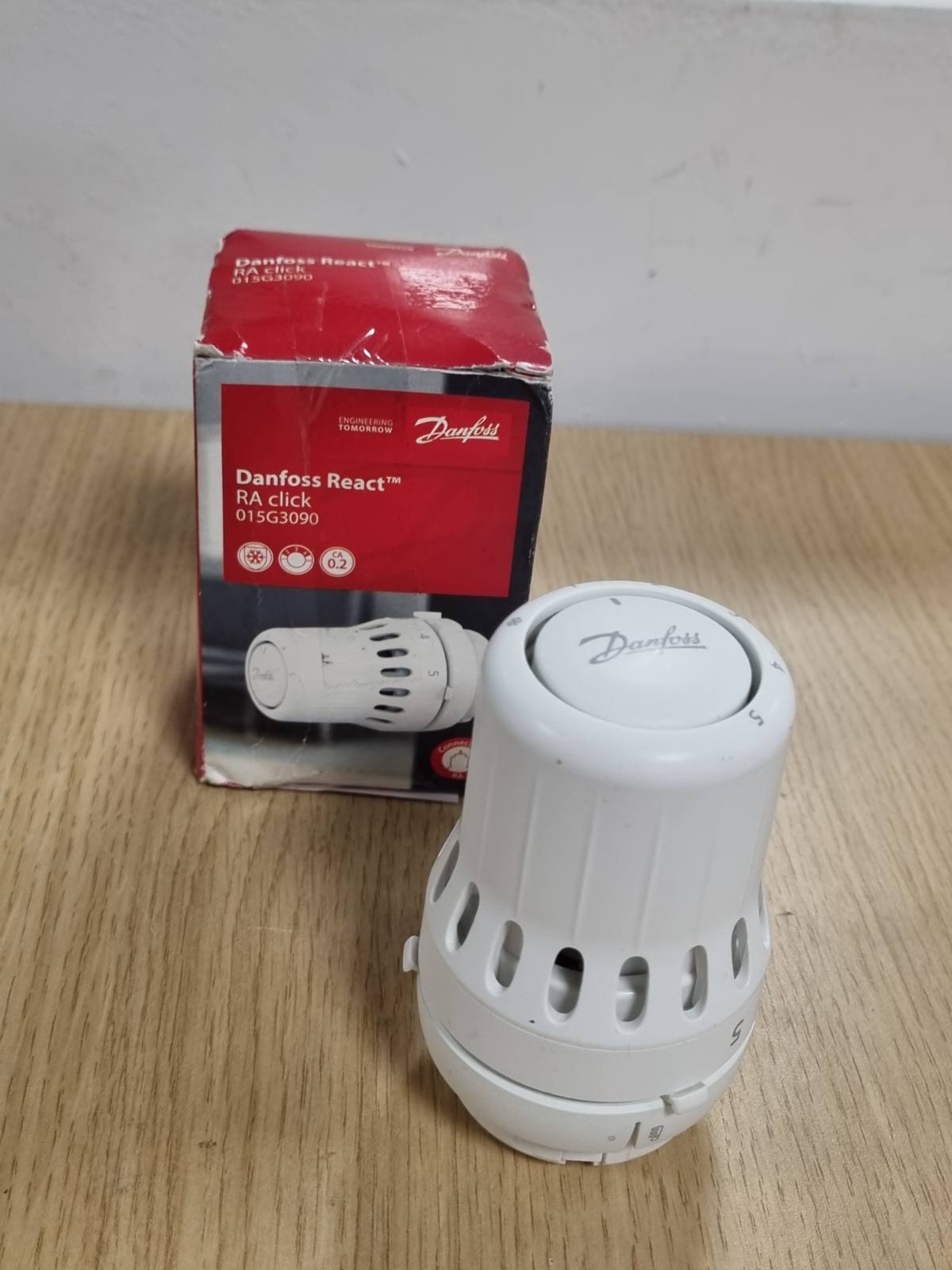 293671 - DANFOSS React RA click, Valvul termostatike radiatori me shakull termostatik të mbushur me lëng dhe sensor të integruar