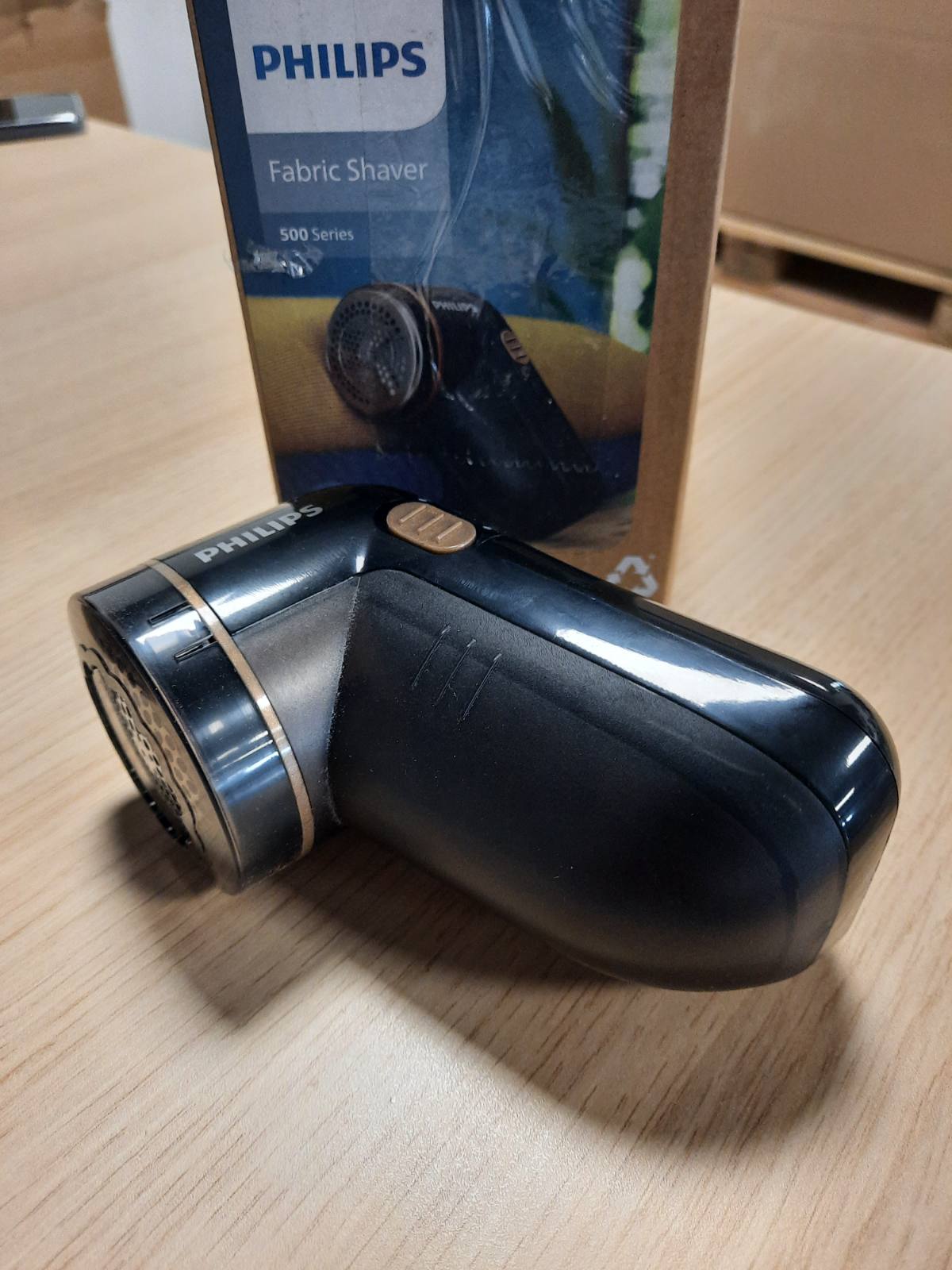 294356 - PHILIPS - Makinë rroje për pëlhura, 8800 rpm, sipërfaqe e madhe tehu, 3 madhësi rrjete, e sigurt për të gjitha pëlhurat, e lehtë për t’u pastruar, 2 bateri AA, dizajn kompakt (GC026/80)