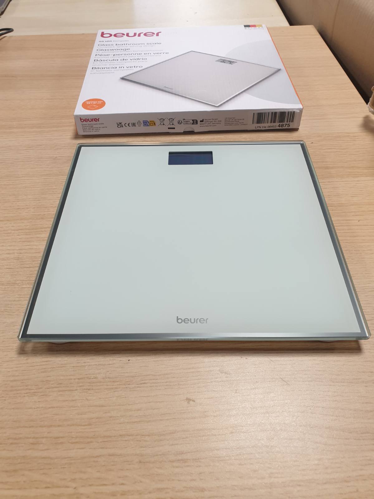 298402 - BEURER Peshore kompakte qelqi GS 120, 27 x 26 cm, ekran LCD, lartësi shifrash 22 mm, kapacitet ngarkese deri në 150 kg