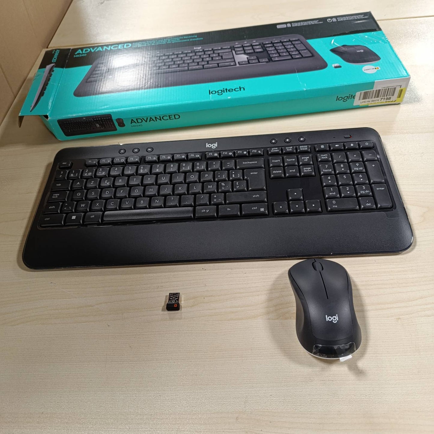 292353 - LOGITECH Kombinim i Tastierës dhe Mausit Pa Tel MK540 i Avancuar për Windows, Paraqitja Belge AZERTY - E Zezë
