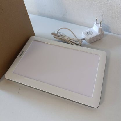 289605 - BEURER Llambë Terapie me Dritë TL 30, 10,000 lux, 23.6 x 15.6 x 2.6 cm, llambë kompakte me mbështetëse dhe qese ruajtjeje