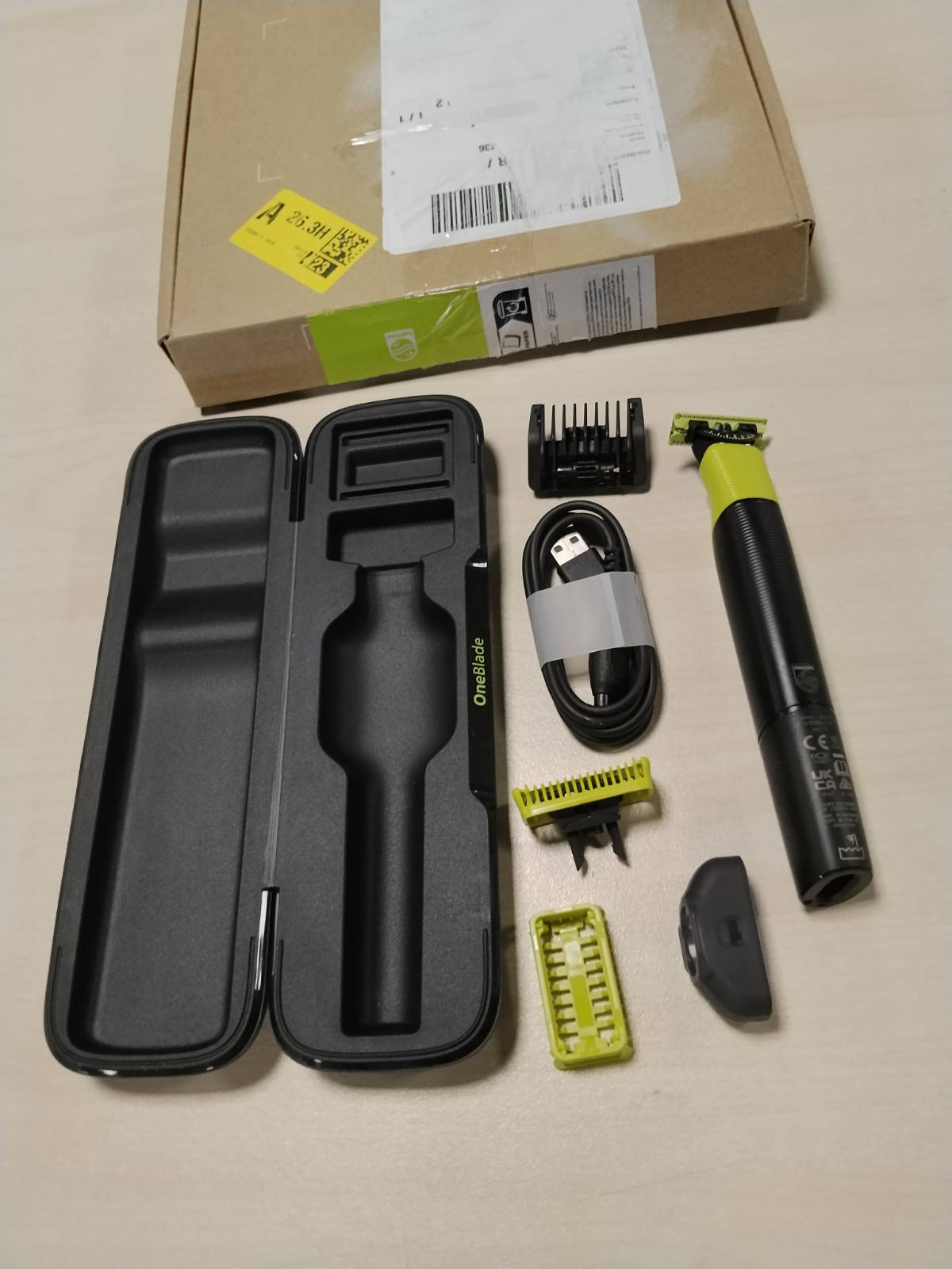 315522 - PHILIPS OneBlade 360 Fytyrë & Body me Lidhje Aplikacioni - Makinë Elektrike për Shkurtimin e Mjekrës, Rrojtore dhe Pastrues Trupi me Teknologji 360, Pajisje Shkurtimi 5-në-1 e Rregullueshme, 1 Kit Trupi, Çantë Udhëtimi, QP4631/65