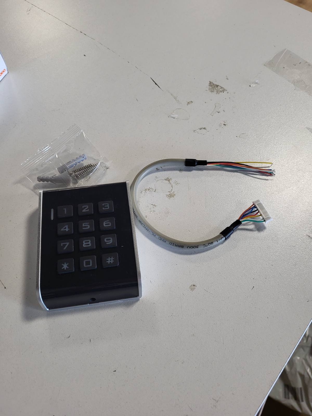 293015 - SCS SENTINEL Tastierë Rezistente ndaj Vandalëve AAA0005, Hapje Dere/Porte, Çelësa me Ndriçim, Furnizim me Energji 12V DC, Alarm i Integruar, Memorie me 100 Kode