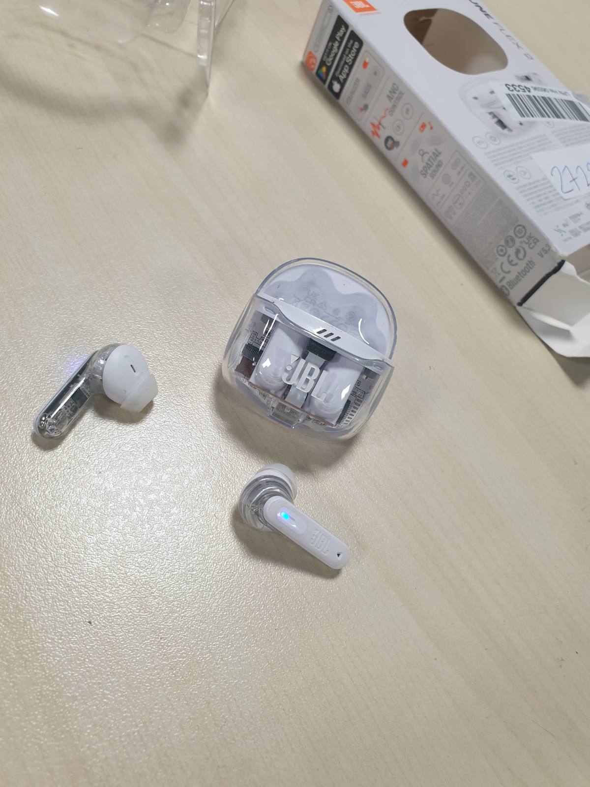272969 - JBL TUNE FLEX GHOST 2, KUFJE PA TEL BLUETOOTH NË VESH ME ANULIM ZHURMASH, KOHË RIPRODHIMI 48 ORË, REZISTENTE NDAJ UJIT DHE PLUHURIT IP54, LIDHJE ME SHUMË PIKA, DIZAJN ERGONOMIK, WHITE GHOST