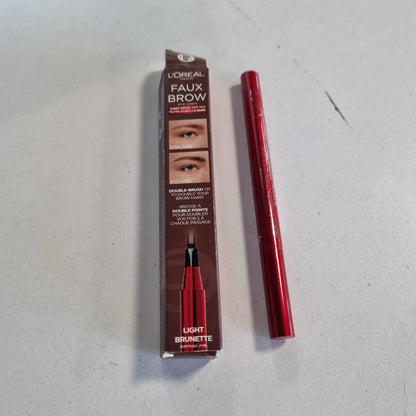 301051 - L'ORÉAL PARIS Stilolaps për vetulla artificiale, ngjyrë kafe e çelët, 1 ml, rezistent ndaj ujit, djersës dhe nxehtësisë, me furçë me dy skaje.