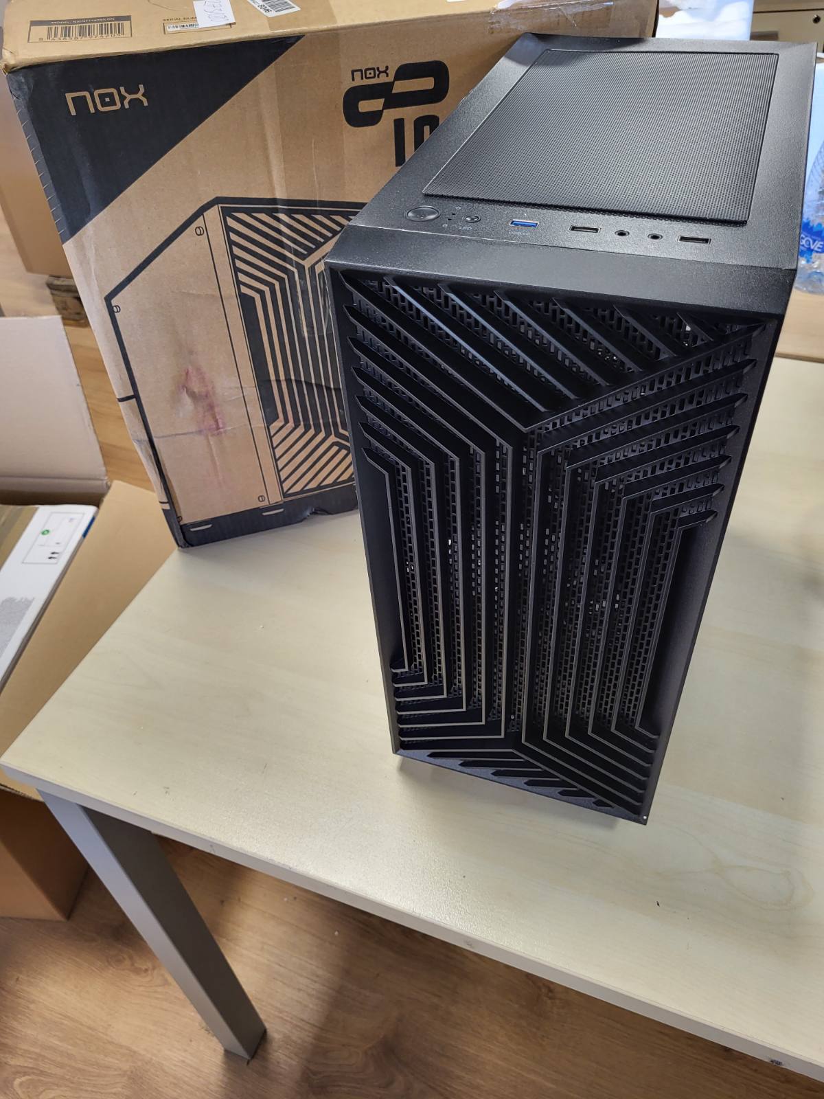 273180 - NOX Kullë XTREME INFINITY EPSILON M-ATX/ITX ARGB Rainbow, Rrjetë e përparme, Panel anësor prej qelqi të temperuar, 4 ventilatorë, Kartë grafike deri në 310 mm, USB 3.0, e zezë
