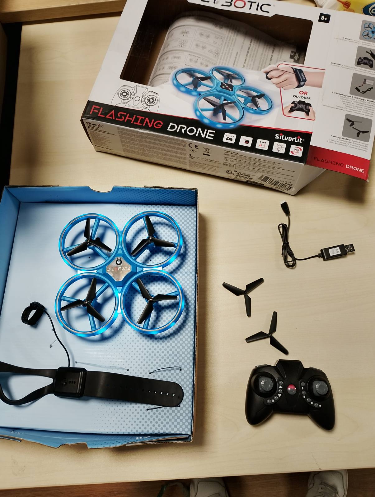 292919 - FLYBOTIC Dron me telekomandë dhe ndriçim - Dy telekomanda - Kthehet 360° - Lodër për fëmijë - Mosha 8+ vjeç, 21251, Shumëngjyrësh