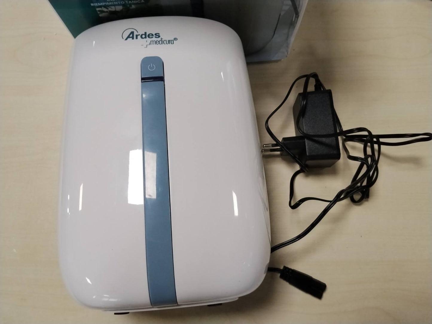 322342 - ARDES AR8D01 DEUMI Tharës ajri termoelektrik portativ, eliminon lagështinë, për banjo dhe dhomë gjumi