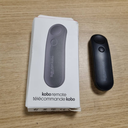 293162 - KOBO Telekomandë | Kthesë faqesh | E pajtueshme me lexuesit elektronikë Kobo | Lexim pa duar | Ergonomik | Lidhje Bluetooth (e zezë)