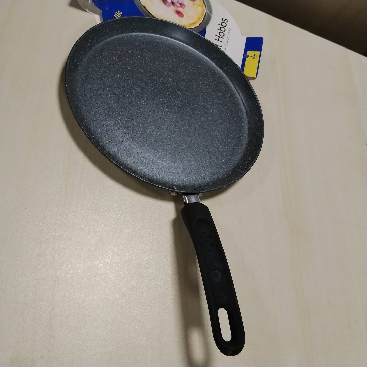 294035 - RUSSELL HOBBS Tigan për krepa, 25 cm, Mermer metalik, Jo-ngjitës, I pajtueshëm me induksion, Dorezë e butë, Enë gatimi prej alumini