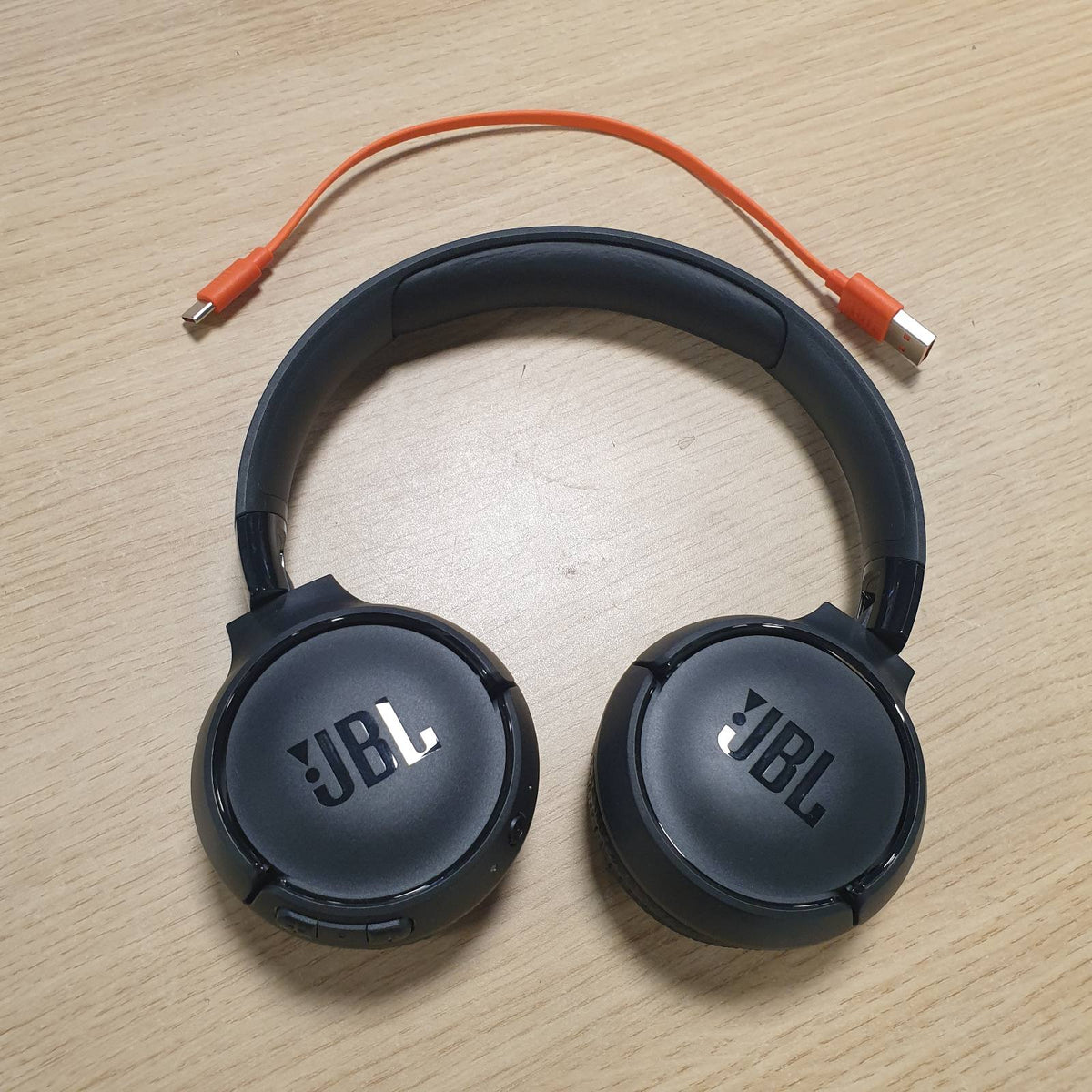 319622 - JBL Kufje Tune 520Bt JBLT520BTBLKEU, Mbi Vesh, të Zeza