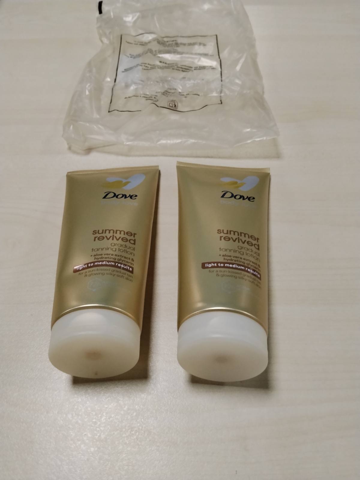 303510 - DOVE Locion Vetë-Nxirës Summer Revived, Hidratim 72H, 2 x 200 ml