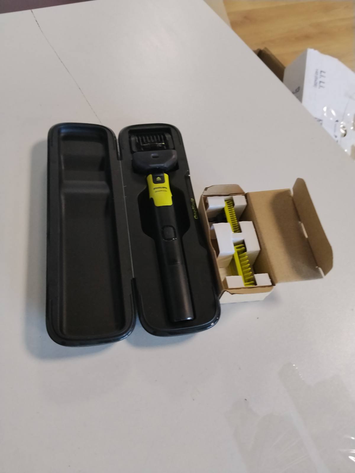 315759 - PHILIPS OneBlade 360, Fytyrë & Body, Makinë Elektrike për Shkurtimin e Mjekrës, Teknologji 360, Pajisje Shkurtimi 5-në-1, përfshin çantë udhëtimi, QP4631/65